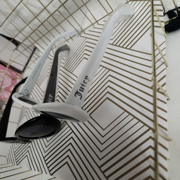 Sunglasses - Picture 3 of 4